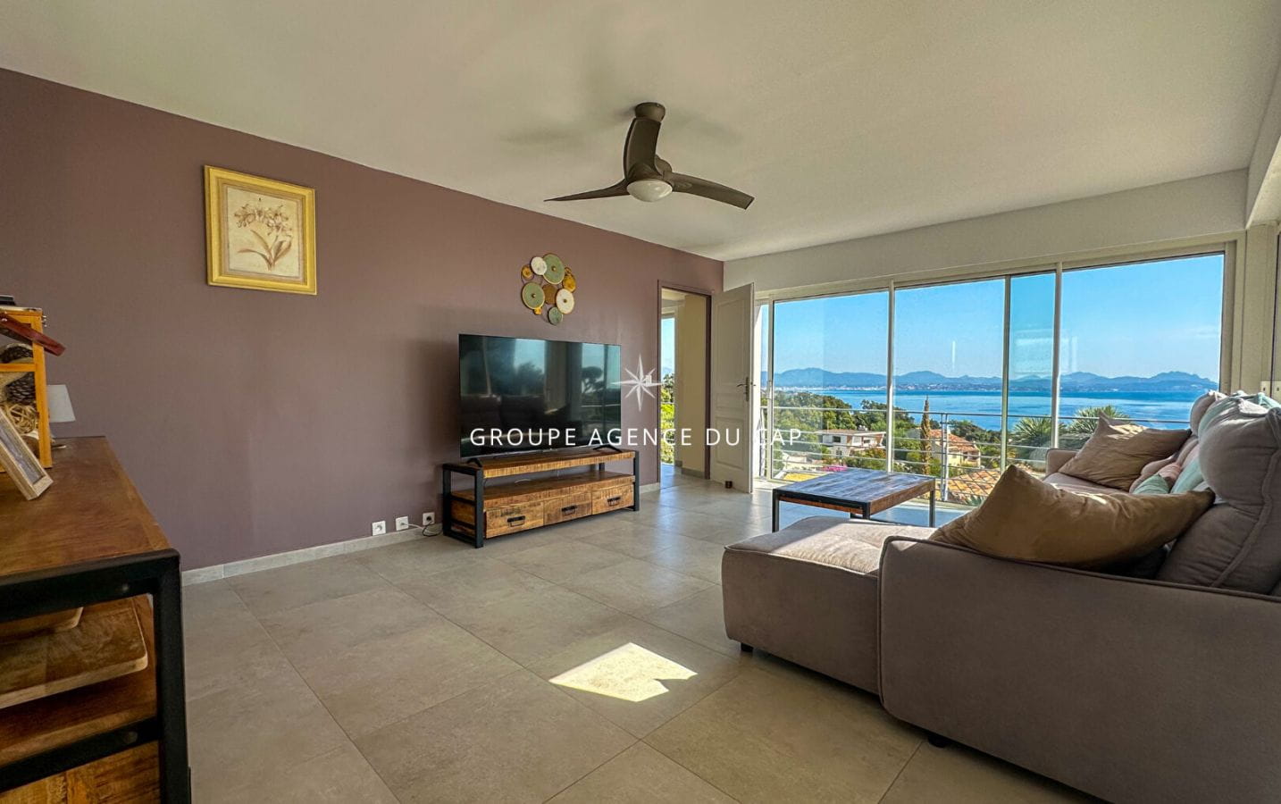 FOR SALE VILLA WITH SEA VIEW AND INFINITY POOL, IN LES ISSAMBRES Image 4