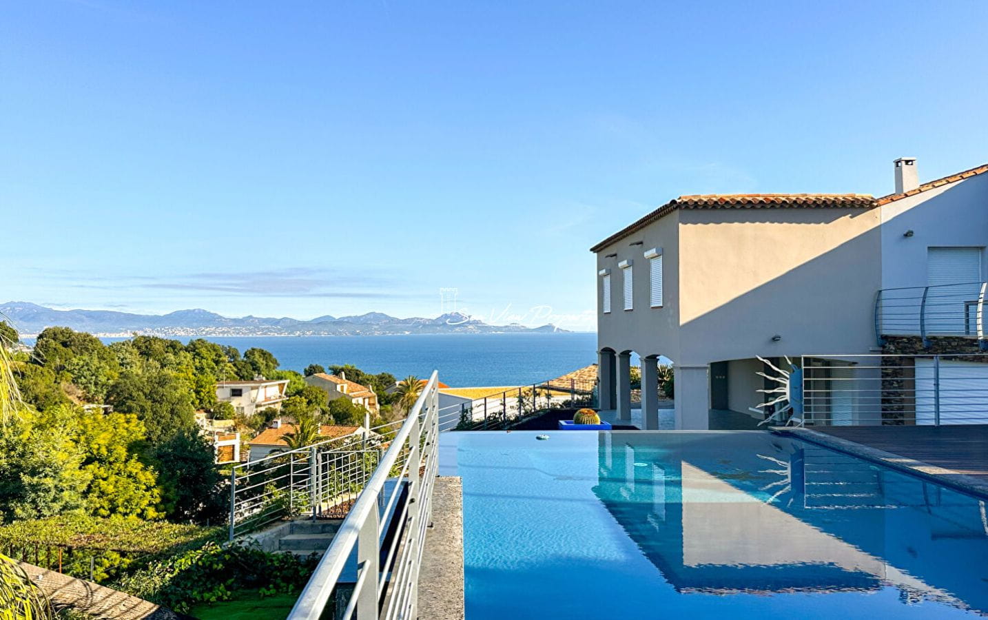 VILLA AVEC VUE MER 2 APPARTEMENTS 5 CHAMBRES, AUX ISSAMBRES Image 1