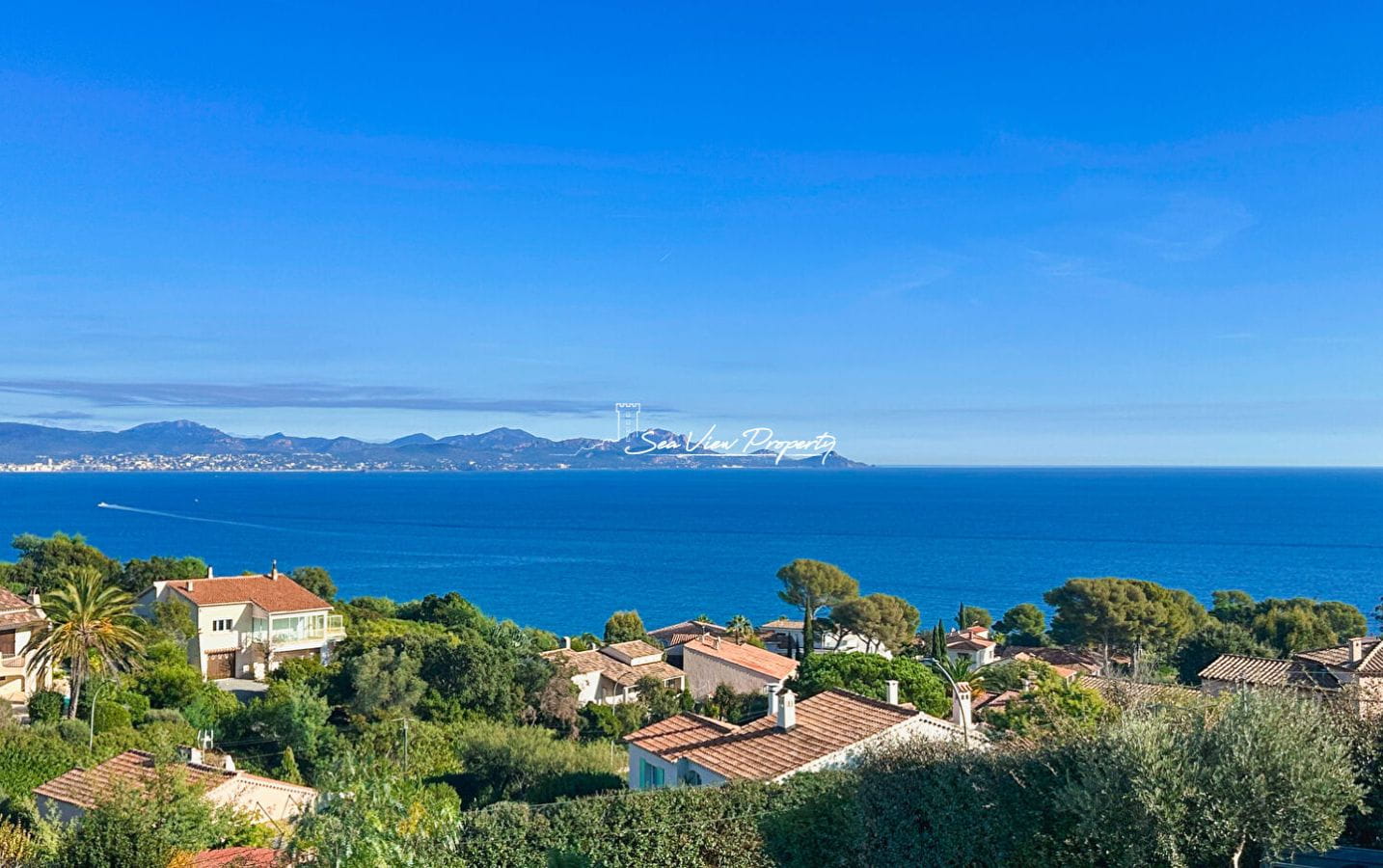 VILLA AVEC VUE MER 2 APPARTEMENTS 5 CHAMBRES, AUX ISSAMBRES Image 0