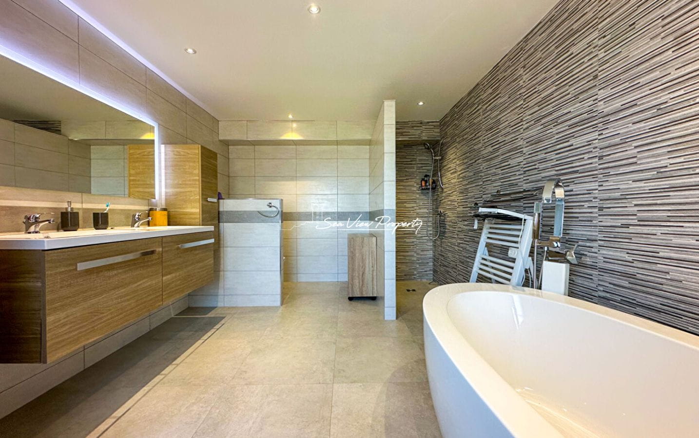 VILLA AVEC VUE MER 2 APPARTEMENTS 5 CHAMBRES, AUX ISSAMBRES Image 8