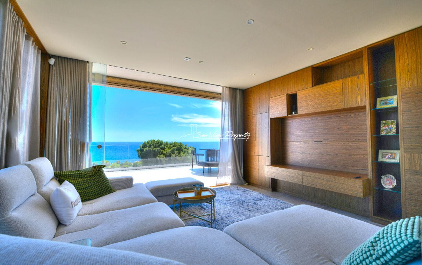 VILLA CONTEMPORAINE AVEC 5 SUITES ET 4 GARAGES VUE MER  PROCHE MER ET COMMERCES DES ISSAMBRES Image 2