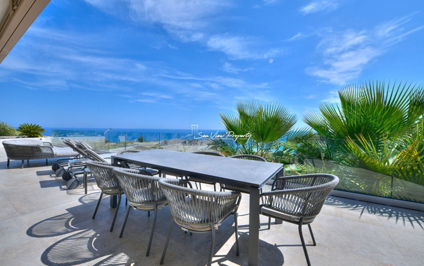 VILLA CONTEMPORAINE AVEC 5 SUITES ET 4 GARAGES VUE MER  PROCHE MER ET COMMERCES DES ISSAMBRES Image 5