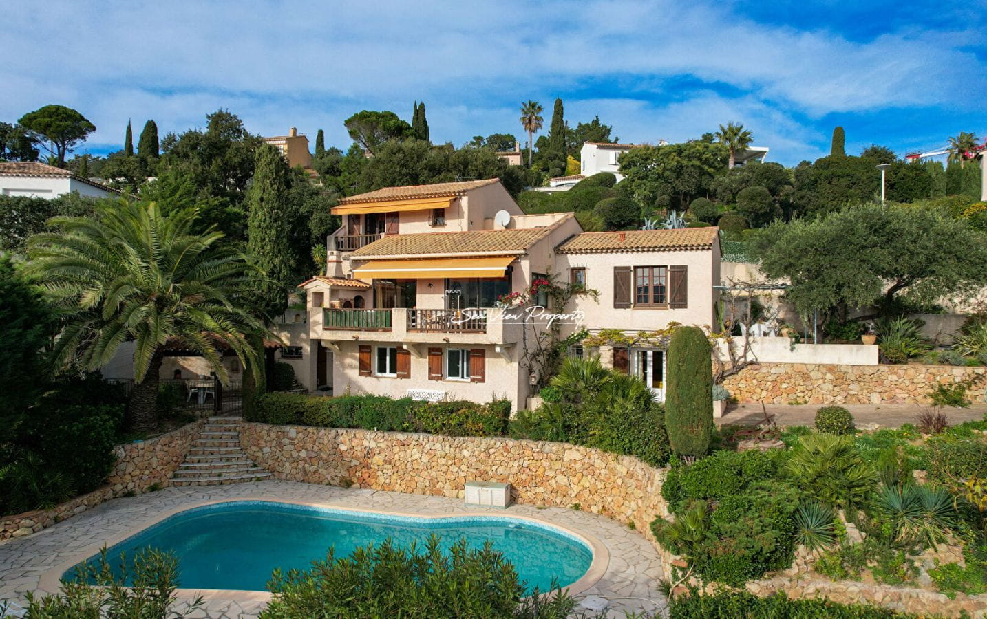 VILLA A VENDRE 7 PIÈCES 200M2 AVEC VUE MER ET PISCINE, AUX ISSAMBRES Image 1