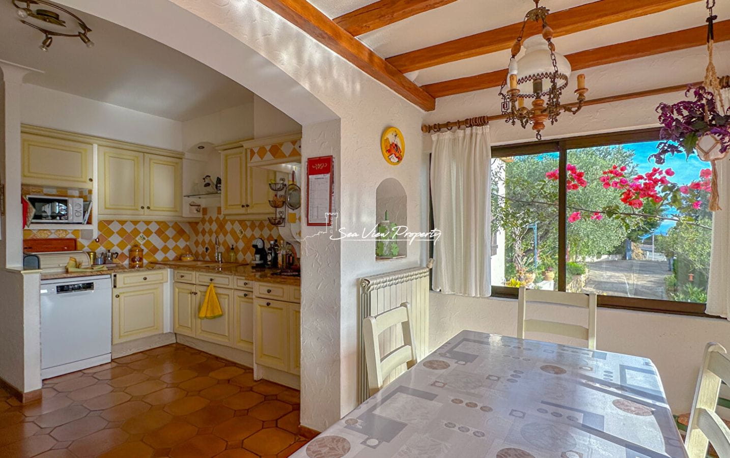 VILLA A VENDRE 7 PIÈCES 200M2 AVEC VUE MER ET PISCINE, AUX ISSAMBRES Image 4