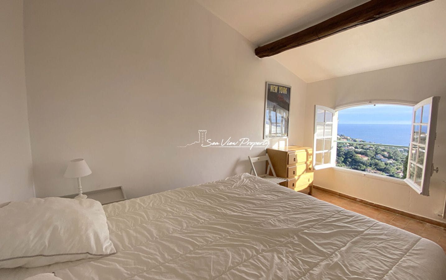 VILLA VUE MER SUR LE GOLFE DE SAINT TROPEZ AVEC PISCINE GARAGE APPARTEMENT INDÉPENDANT, AUX ISSAMBRES Image 7