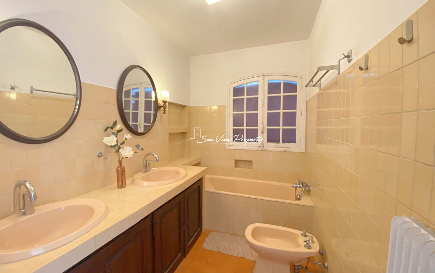 VILLA VUE MER SUR LE GOLFE DE SAINT TROPEZ AVEC PISCINE GARAGE APPARTEMENT INDÉPENDANT, AUX ISSAMBRES Image 8