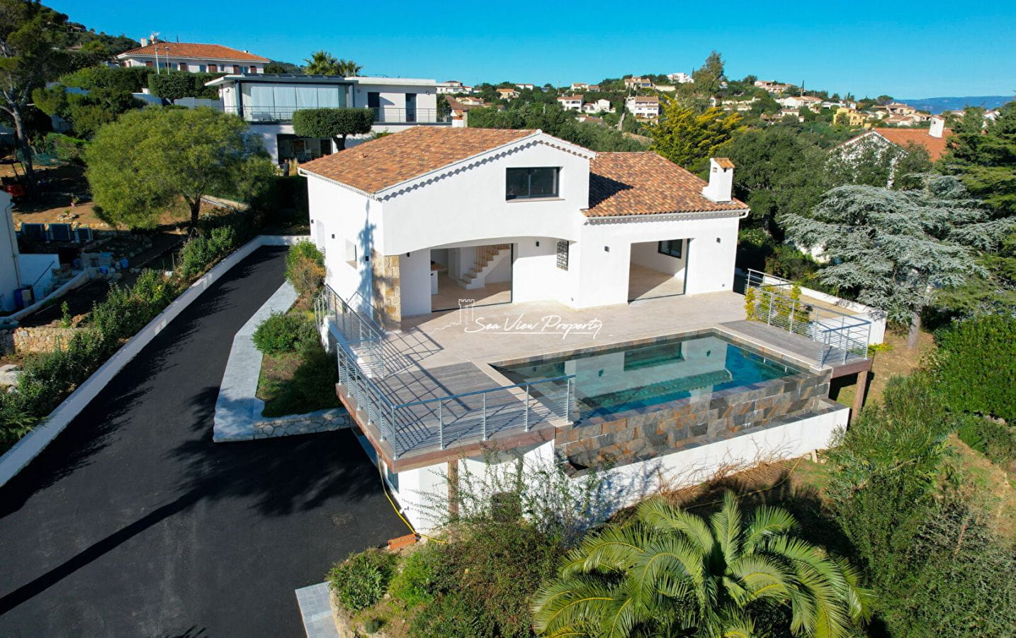 VILLA RÉNOVÉE AVEC VUE MER PANORAMIQUE PISCINE ET GARAGE, À SAINT AYGULF Image 1