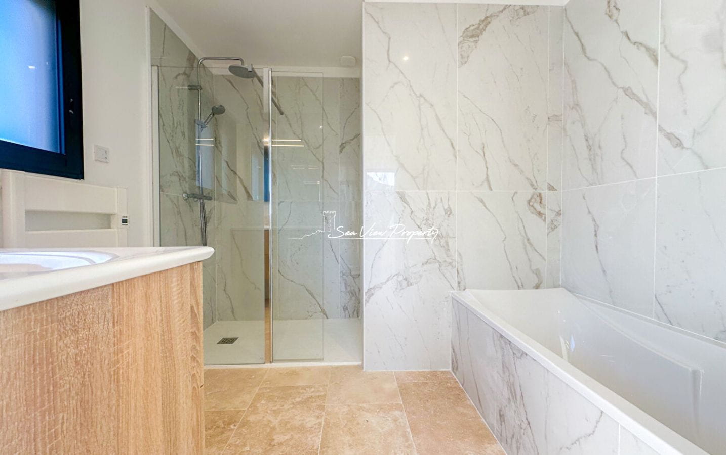 VILLA RÉNOVÉE AVEC VUE MER PANORAMIQUE PISCINE ET GARAGE, À SAINT AYGULF Image 10