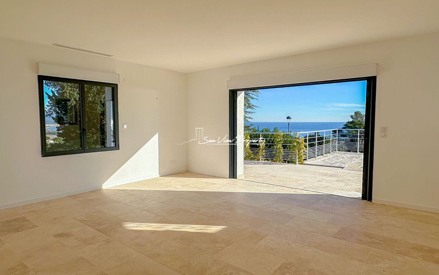 VILLA RÉNOVÉE AVEC VUE MER PANORAMIQUE PISCINE ET GARAGE, À SAINT AYGULF Image 4