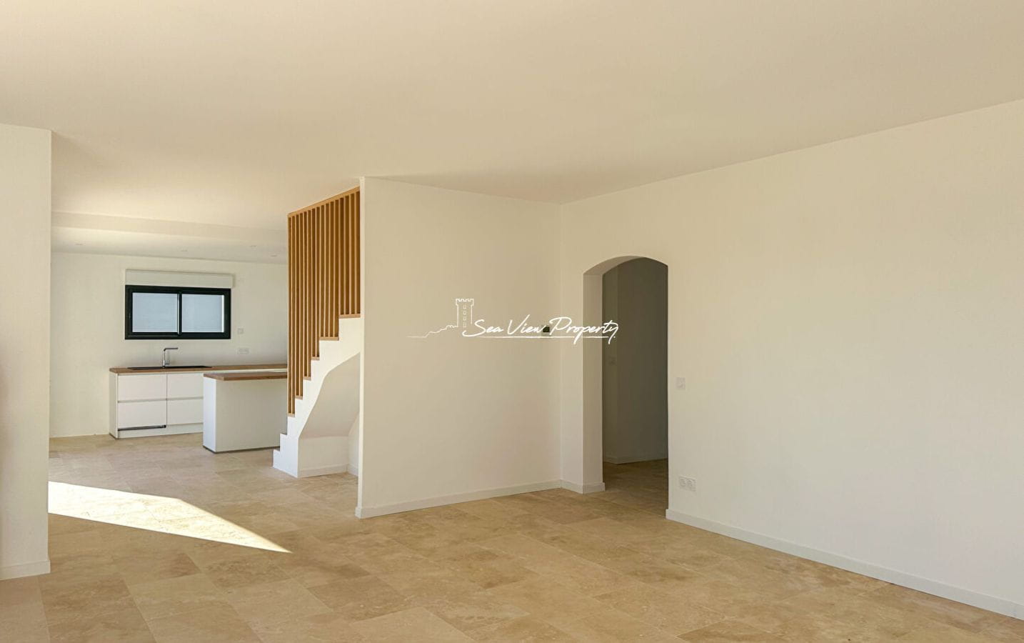 VILLA RÉNOVÉE AVEC VUE MER PANORAMIQUE PISCINE ET GARAGE, À SAINT AYGULF Image 6