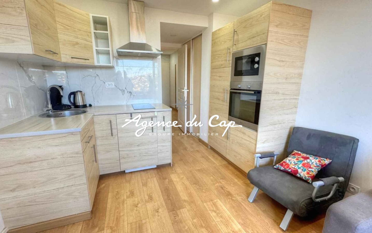 A VENDRE APPARTEMENT T.2 DE 27M2 VUE MER DANS UNE RESIDENCE PRISEE AVEC PISCINE, AUX ISSAMBRES Image 3