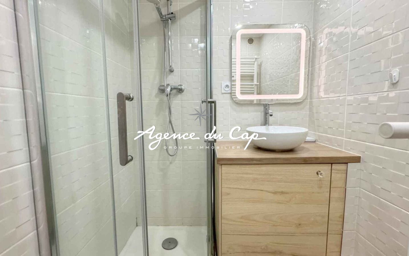 A VENDRE APPARTEMENT T.2 DE 27M2 VUE MER DANS UNE RESIDENCE PRISEE AVEC PISCINE, AUX ISSAMBRES Image 4