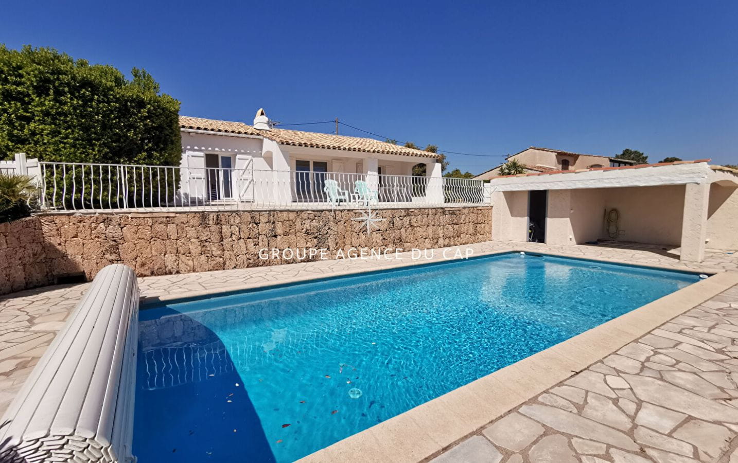 À VENDRE VILLA PLAIN PIED VUE MER PANORAMIQUE 3 CHAMBRES PISCINE GARAGE À SAINT AYGULF Image 14