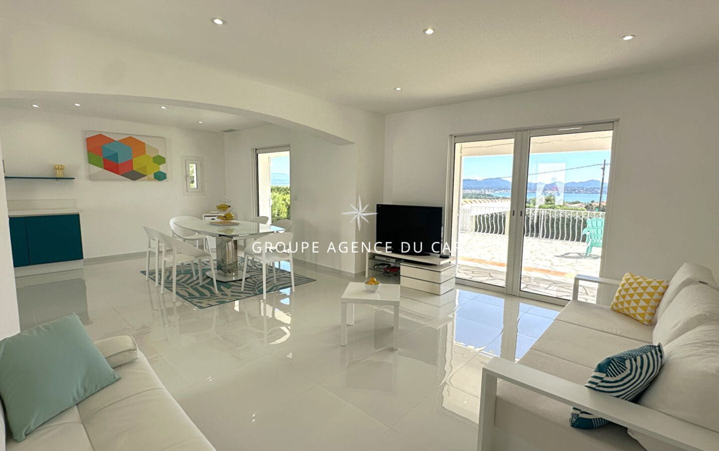 À VENDRE VILLA PLAIN PIED VUE MER PANORAMIQUE 3 CHAMBRES PISCINE GARAGE À SAINT AYGULF Image 3