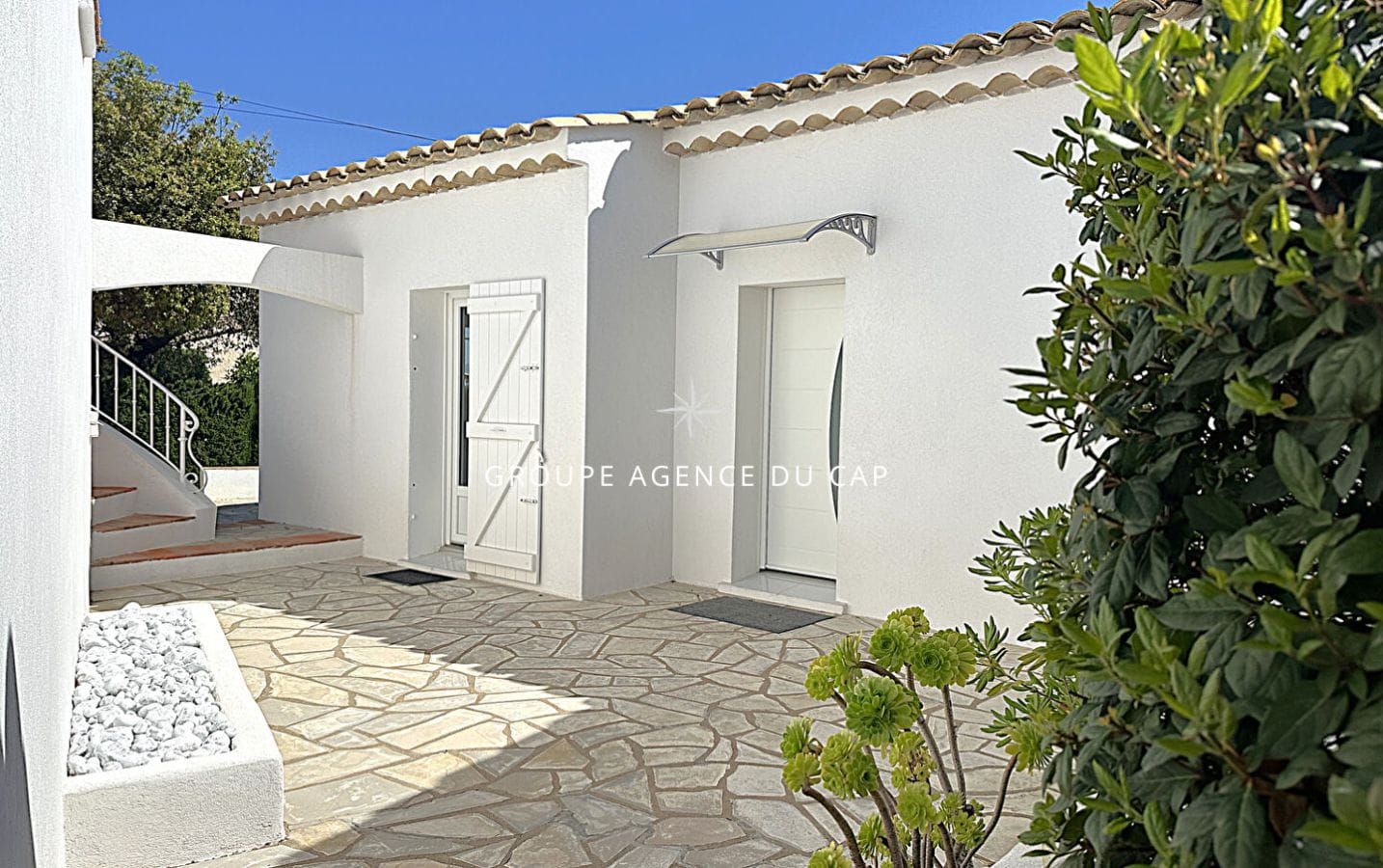 A VENDRE VILLA PLAIN PIED VUE MER PANORAMIQUE 3 CHAMBRES PISCINE GARAGE A SAINT AYGULF Image 11