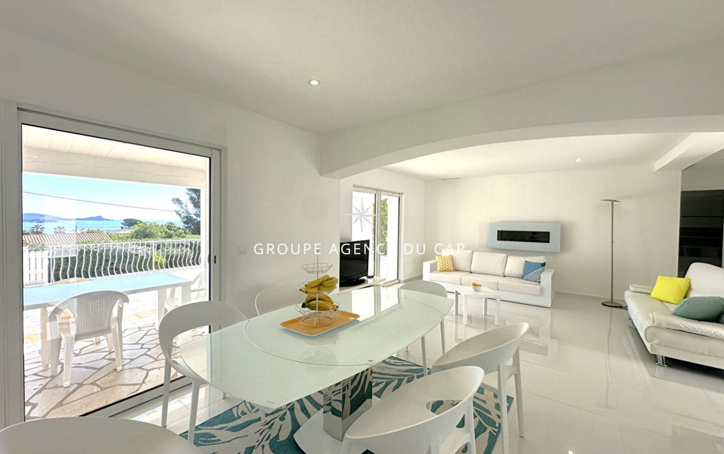 A VENDRE VILLA PLAIN PIED VUE MER PANORAMIQUE 3 CHAMBRES PISCINE GARAGE A SAINT AYGULF Image 4