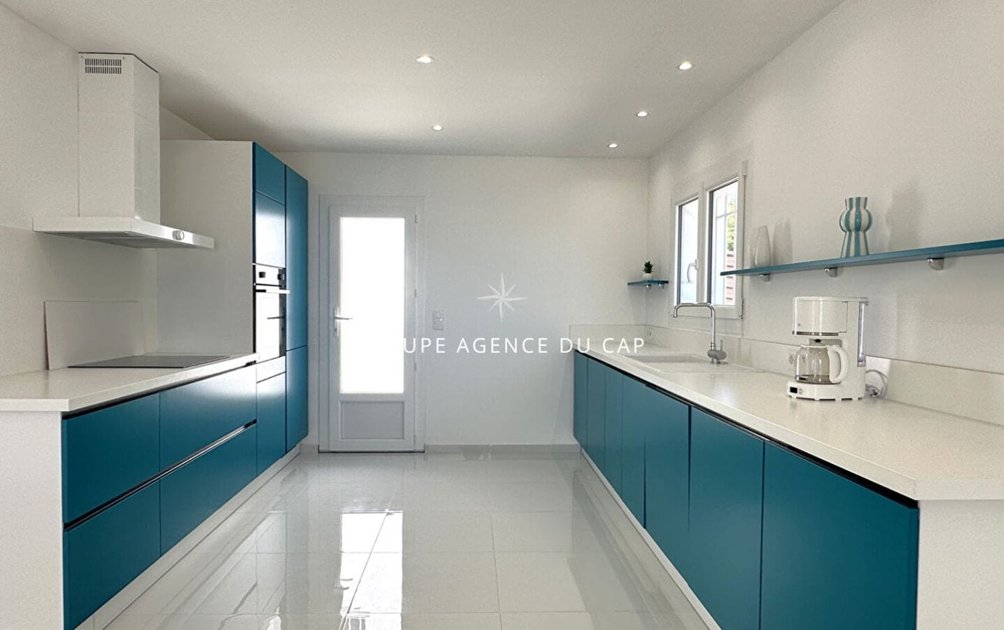 A VENDRE VILLA PLAIN PIED VUE MER PANORAMIQUE 3 CHAMBRES PISCINE GARAGE A SAINT AYGULF Image 5