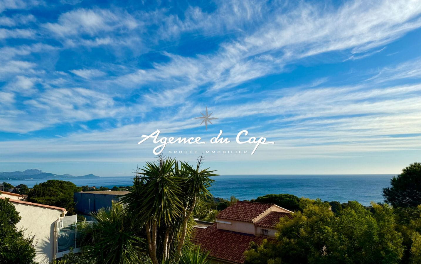 VILLA RENOVEE EN 2024 VUE MER PANORAMIQUE PISCINE GARAGE, AUX ISSAMBRES Image 0