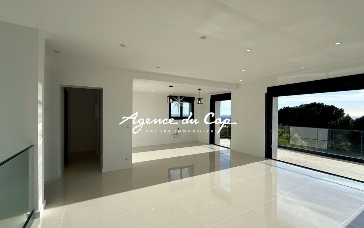 VILLA RENOVEE EN 2024 VUE MER PANORAMIQUE PISCINE GARAGE, AUX ISSAMBRES Image 2