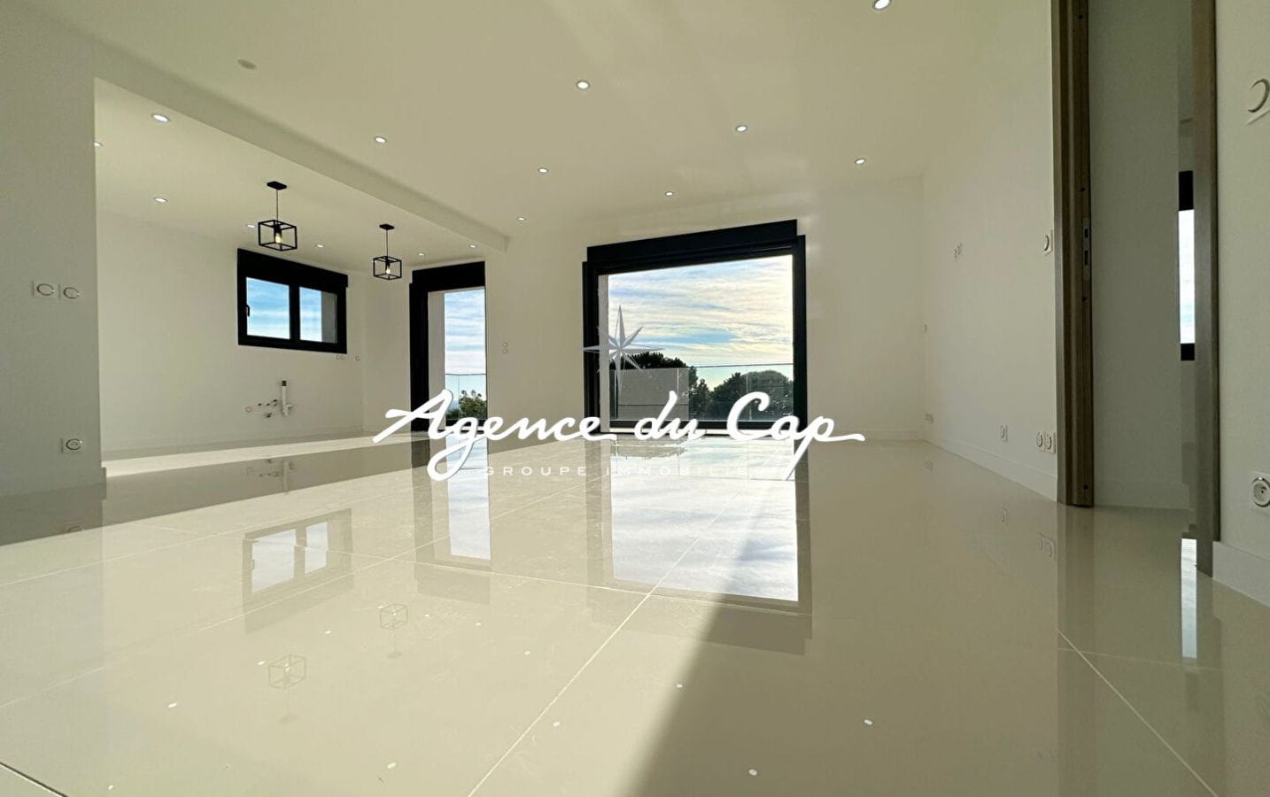 VILLA RENOVEE EN 2024 VUE MER PANORAMIQUE PISCINE GARAGE, AUX ISSAMBRES Image 3