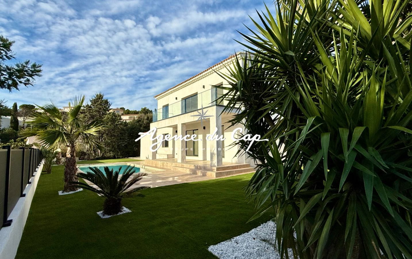 VILLA RENOVEE EN 2024 VUE MER PANORAMIQUE PISCINE GARAGE, AUX ISSAMBRES Image 7