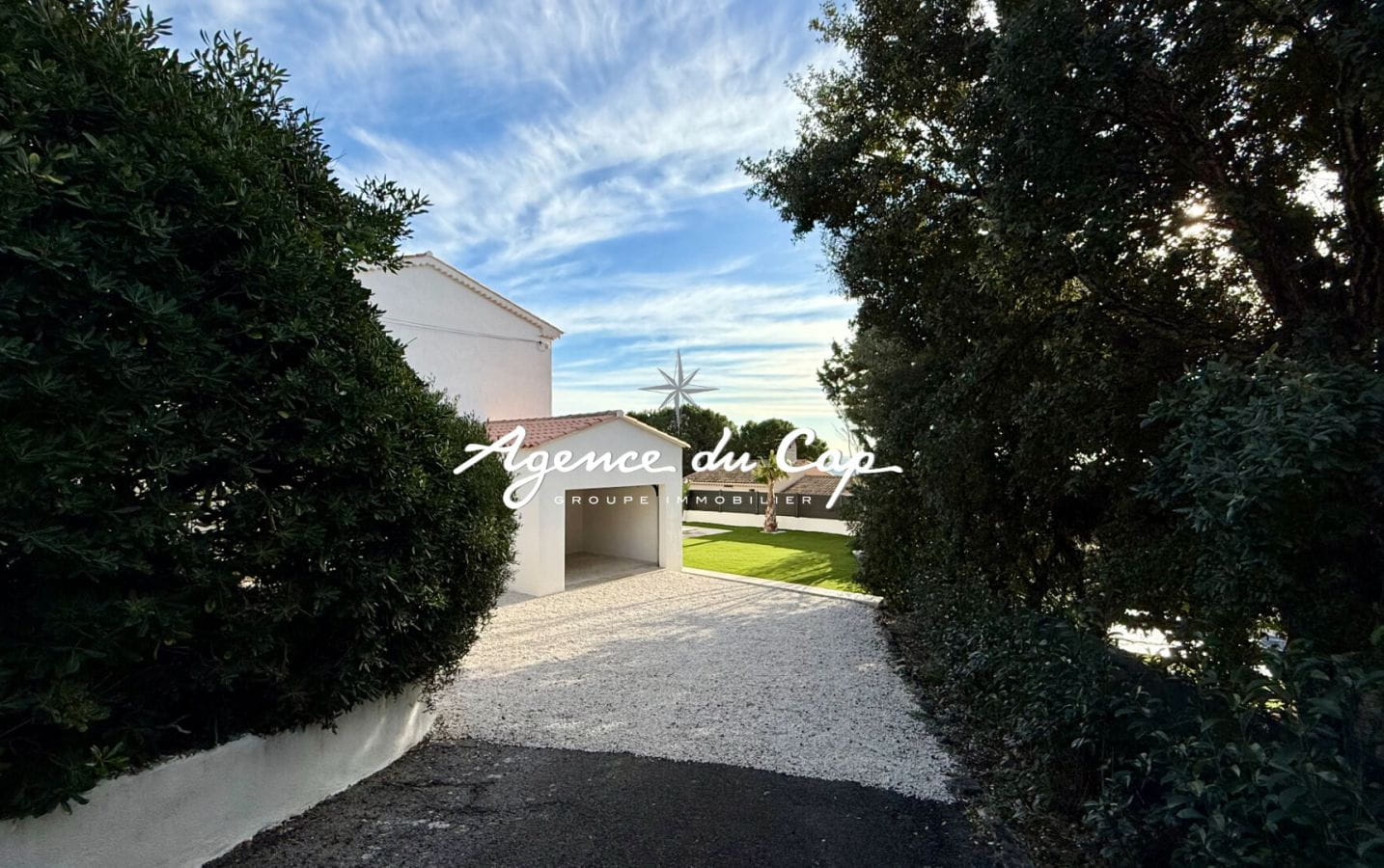 VILLA RENOVEE EN 2024 VUE MER PANORAMIQUE PISCINE GARAGE, AUX ISSAMBRES Image 9