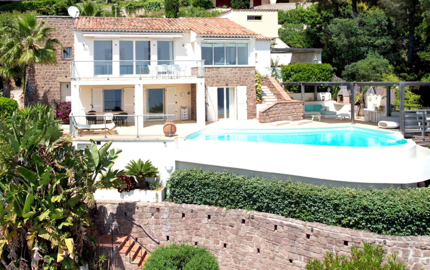 À VENDRE VILLA 5 PIÈCES 150M² 3 CHAMBRES PISCINE 3 GARAGES BOULODROME Image 3