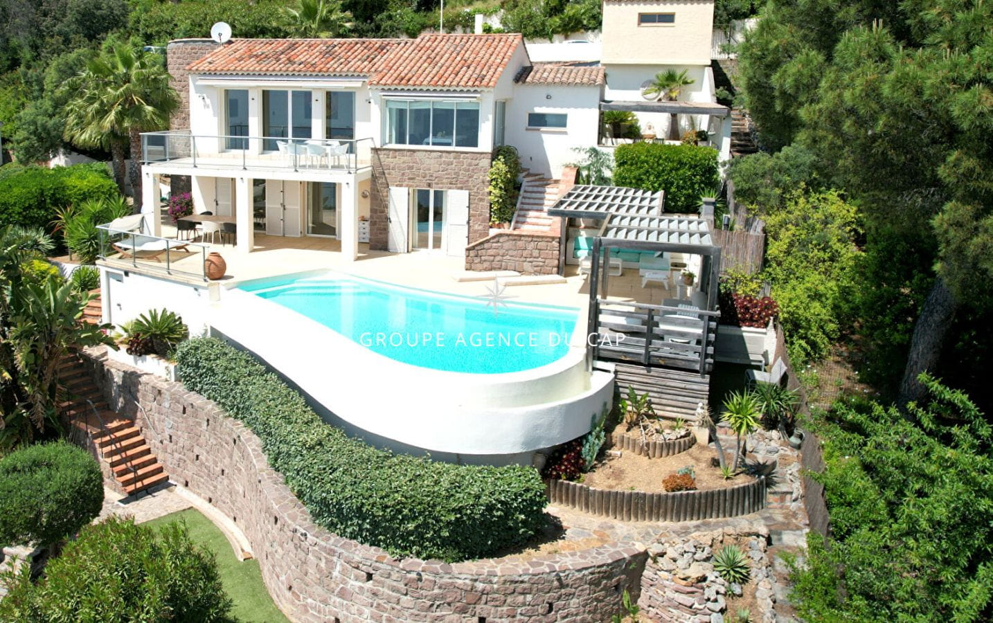 FOR SALE 5 ROOM VILLA 150sqm 3 BEDROOMS SWIMMING POOL 3 GARAGES BOWLING GROUND Image 0