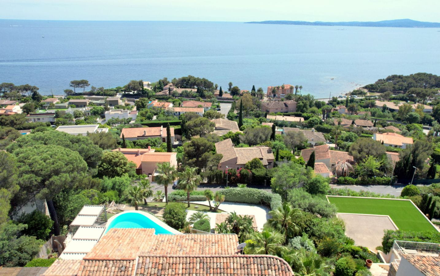 FOR SALE 5 ROOM VILLA 150sqm 3 BEDROOMS SWIMMING POOL 3 GARAGES BOWLING GROUND Image 2