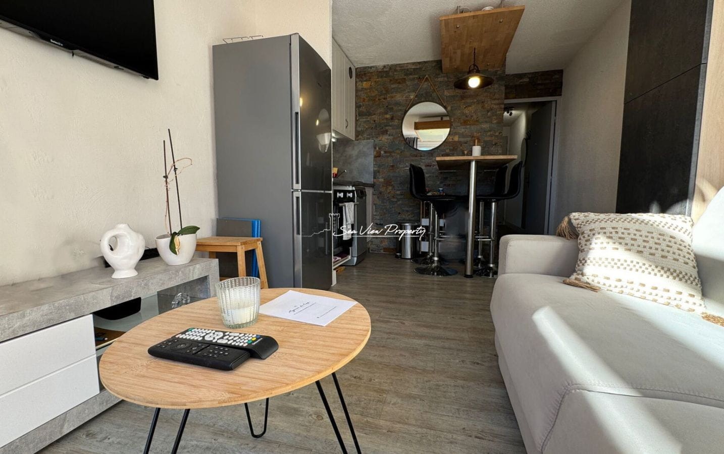 A VENDRE APPARTEMENT VUE MER 2 PIECES DE 26M2 RENOVE VENDU MEUBLE A PIED DES PLAGES A SAINTE MAXIME Image 2