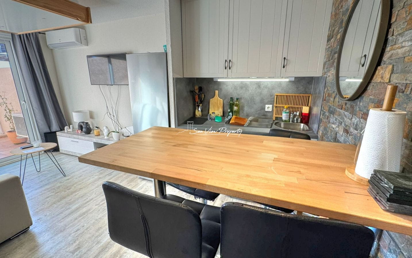 A VENDRE APPARTEMENT VUE MER 2 PIECES DE 26M2 RENOVE VENDU MEUBLE A PIED DES PLAGES A SAINTE MAXIME Image 3