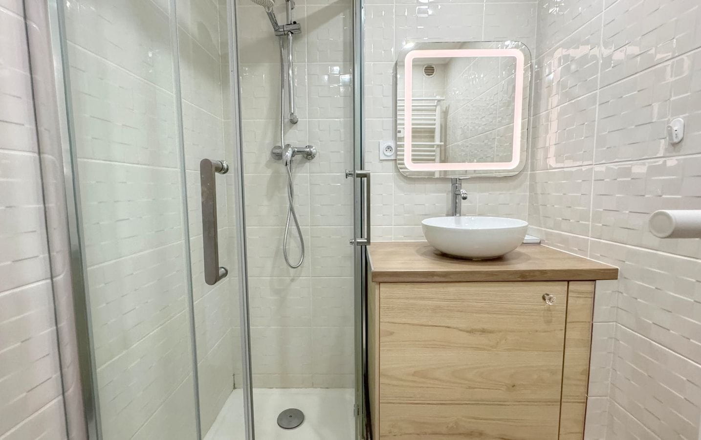 A VENDRE APPARTEMENT T.2 DE 27M2 VUE MER DANS UNE RESIDENCE PRISEE AVEC PISCINE, AUX ISSAMBRES Image 2