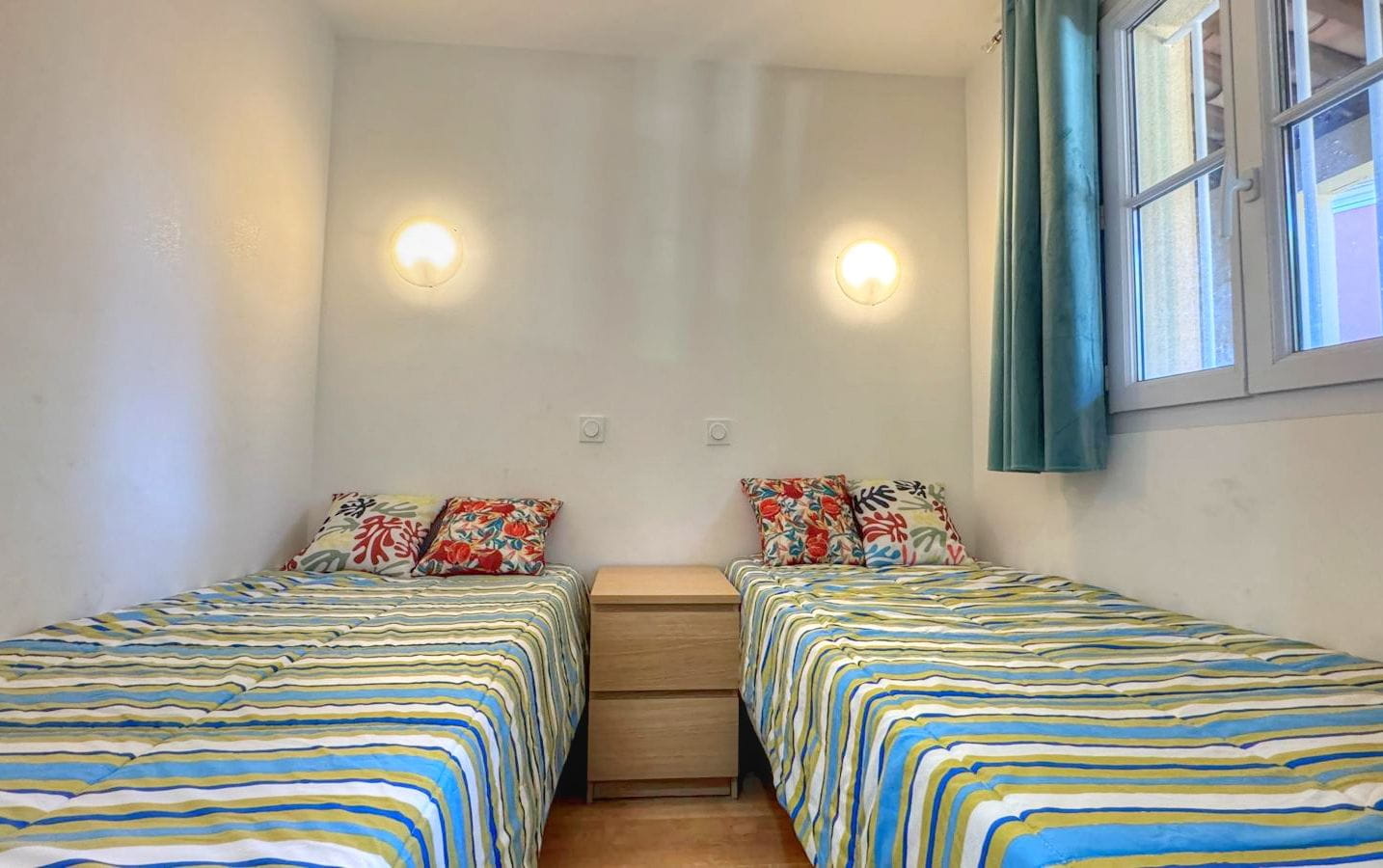 A VENDRE APPARTEMENT T.2 DE 27M2 VUE MER DANS UNE RESIDENCE PRISEE AVEC PISCINE, AUX ISSAMBRES Image 3