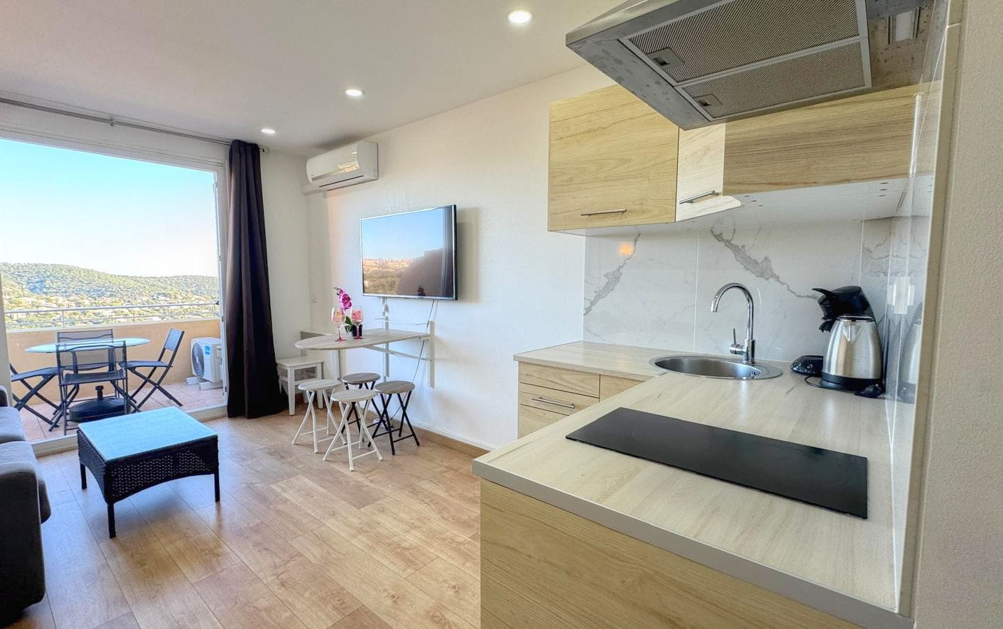 A VENDRE APPARTEMENT T.2 DE 27M2 VUE MER DANS UNE RESIDENCE PRISEE AVEC PISCINE, AUX ISSAMBRES Image 6