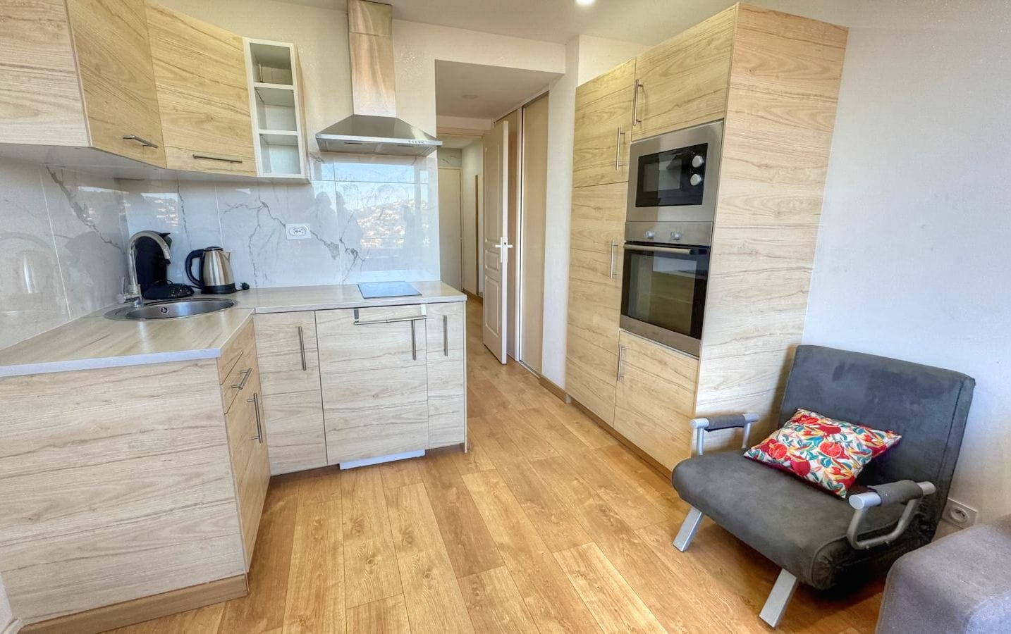 A VENDRE APPARTEMENT T.2 DE 27M2 VUE MER DANS UNE RESIDENCE PRISEE AVEC PISCINE, AUX ISSAMBRES Image 7