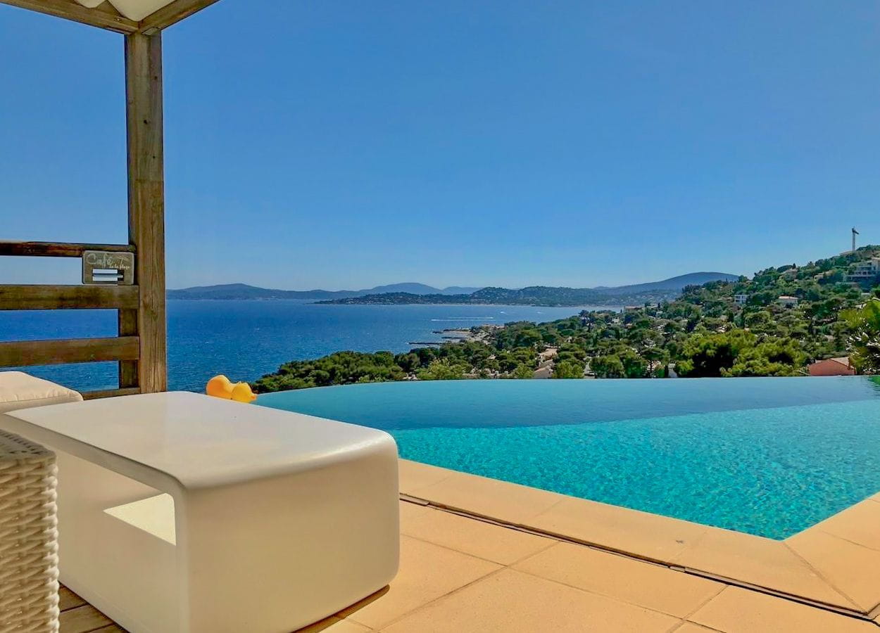 VILLA 5 PIECES 150M² 3 CHAMBRES PISCINE 2 GARAGES BOULODROME AUX ISSAMBRES Image 1