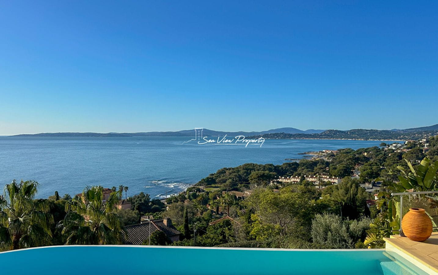 VILLA 5 PIECES 150M² 3 CHAMBRES PISCINE 2 GARAGES BOULODROME AUX ISSAMBRES Image 0