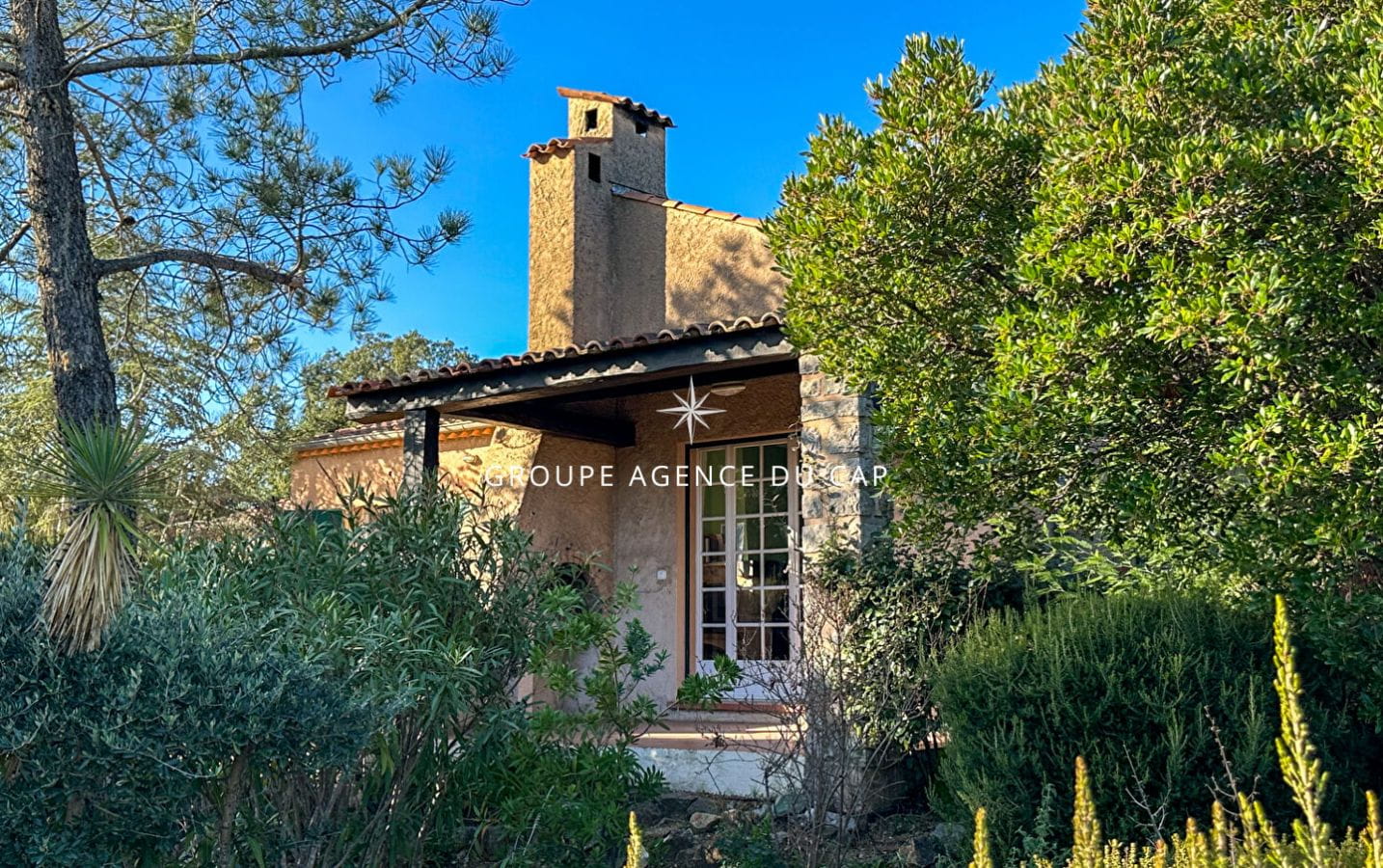 À VENDRE VILLA 6 PIÈCES 140 M2 5 CHAMBRES PISCINE GARAGE, À SAINT AYGULF Image 0