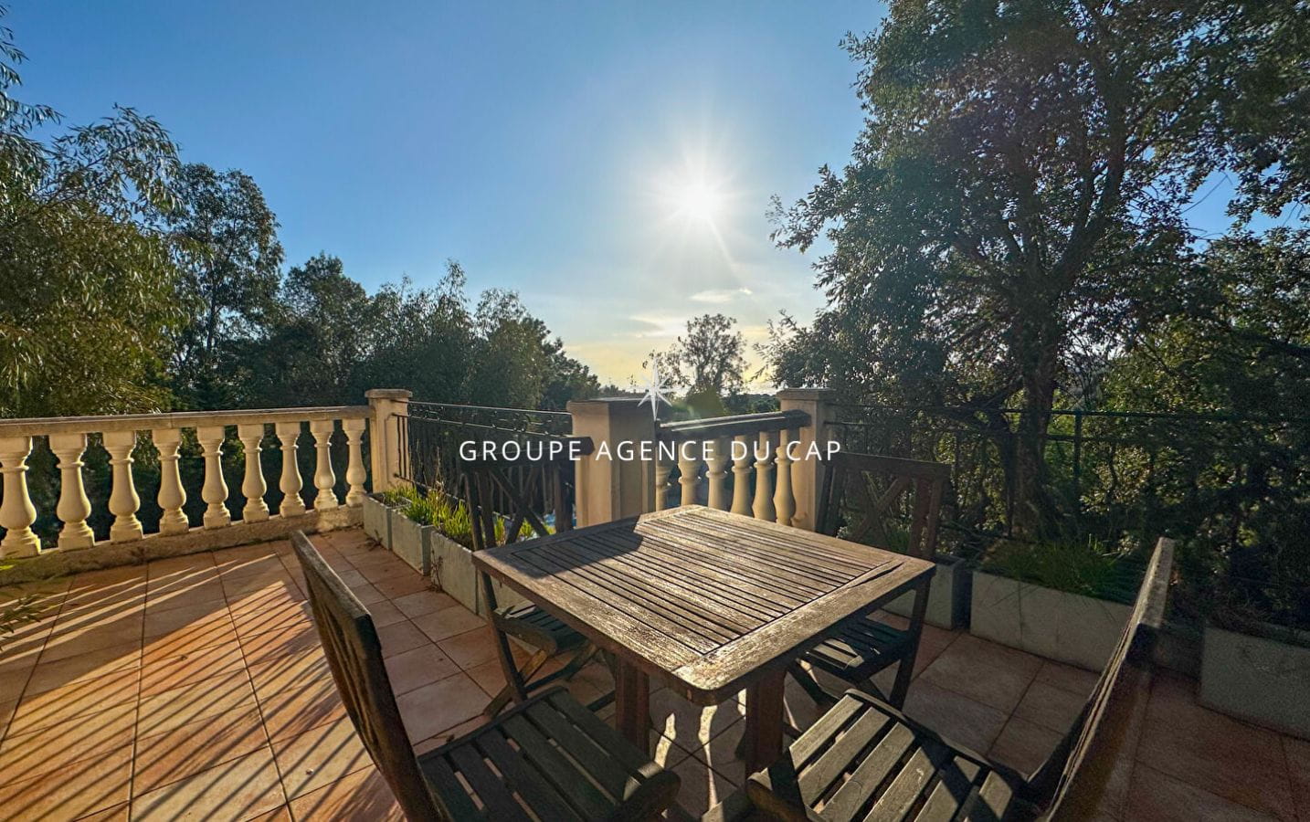 À VENDRE VILLA 6 PIÈCES 140 M2 5 CHAMBRES PISCINE GARAGE, À SAINT AYGULF Image 2