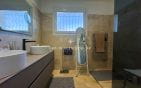 À VENDRE VILLA RENOVÉE 7 PIECES VUE MER TERRAIN PLAT GARAGE PISCINE PROCHE CENTRE SAINT-AYGULF Min 7