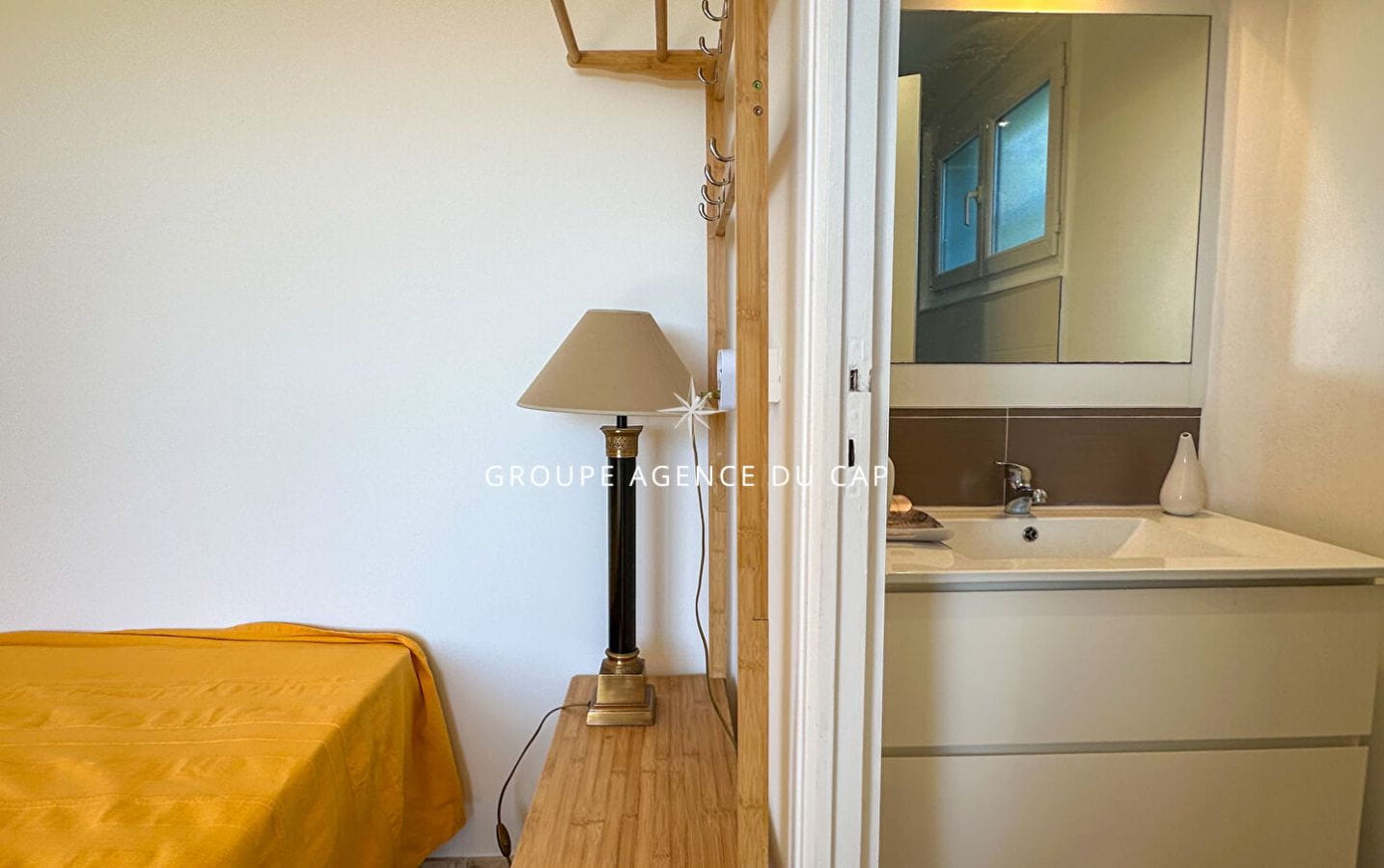 FOR SALE RENOVATED 7 ROOM VILLA SEA VIEW FLAT LAND GARAGE SWIMMING POOL CLOSE TO SAINT-AYGULF CENTER Image 9