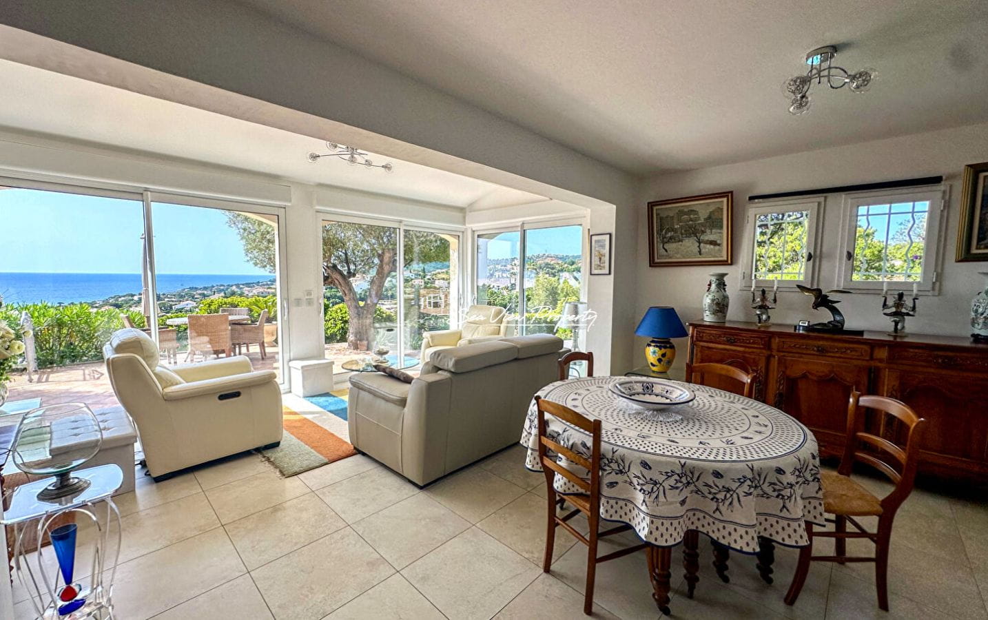 VILLA A VENDRE 190M2 AVEC 5 CHAMBRES GARABLE DOUBLE ET PISCINE, AUX ISSAMBRES Image 3