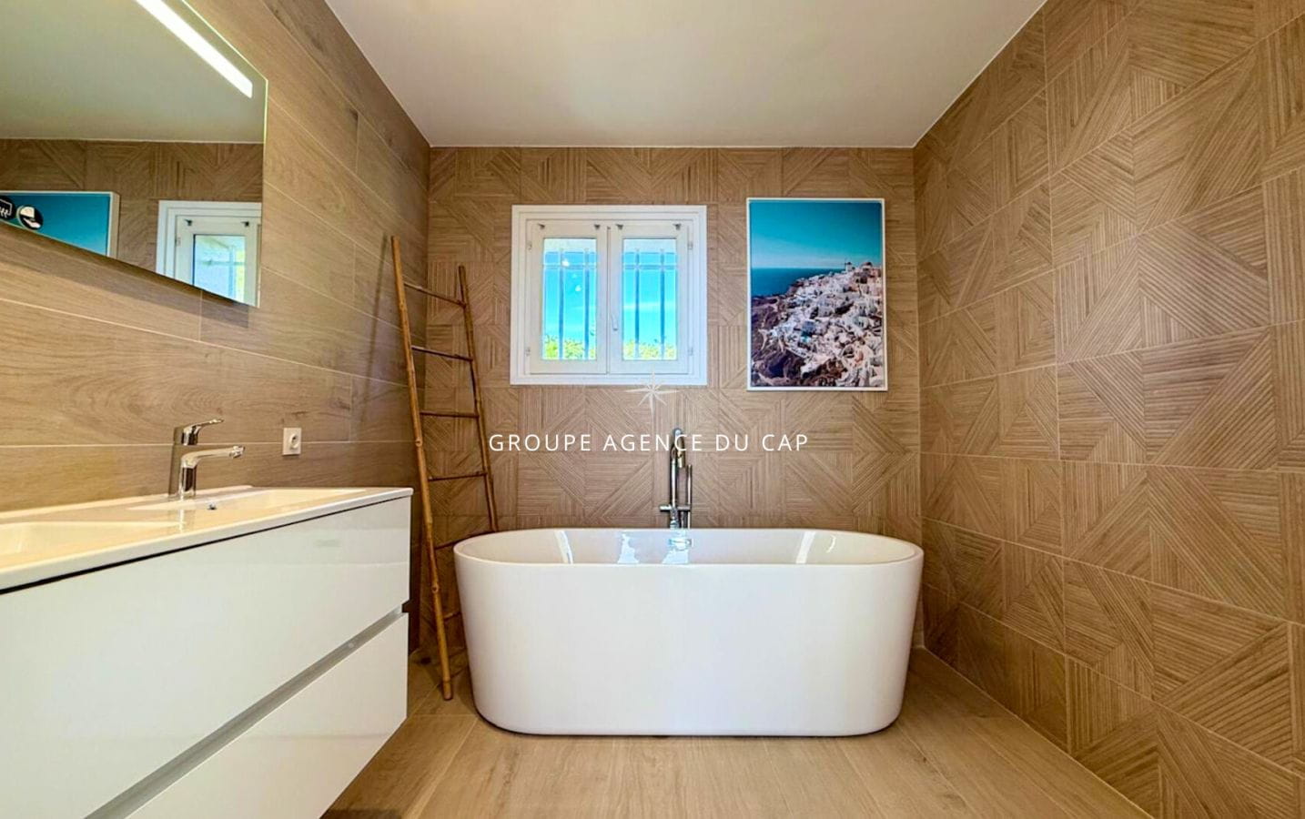 PROPERTY WITH PANORAMIC SEA VIEW, POOL AND GARAGE, IN LES ISSAMBRES Image 10