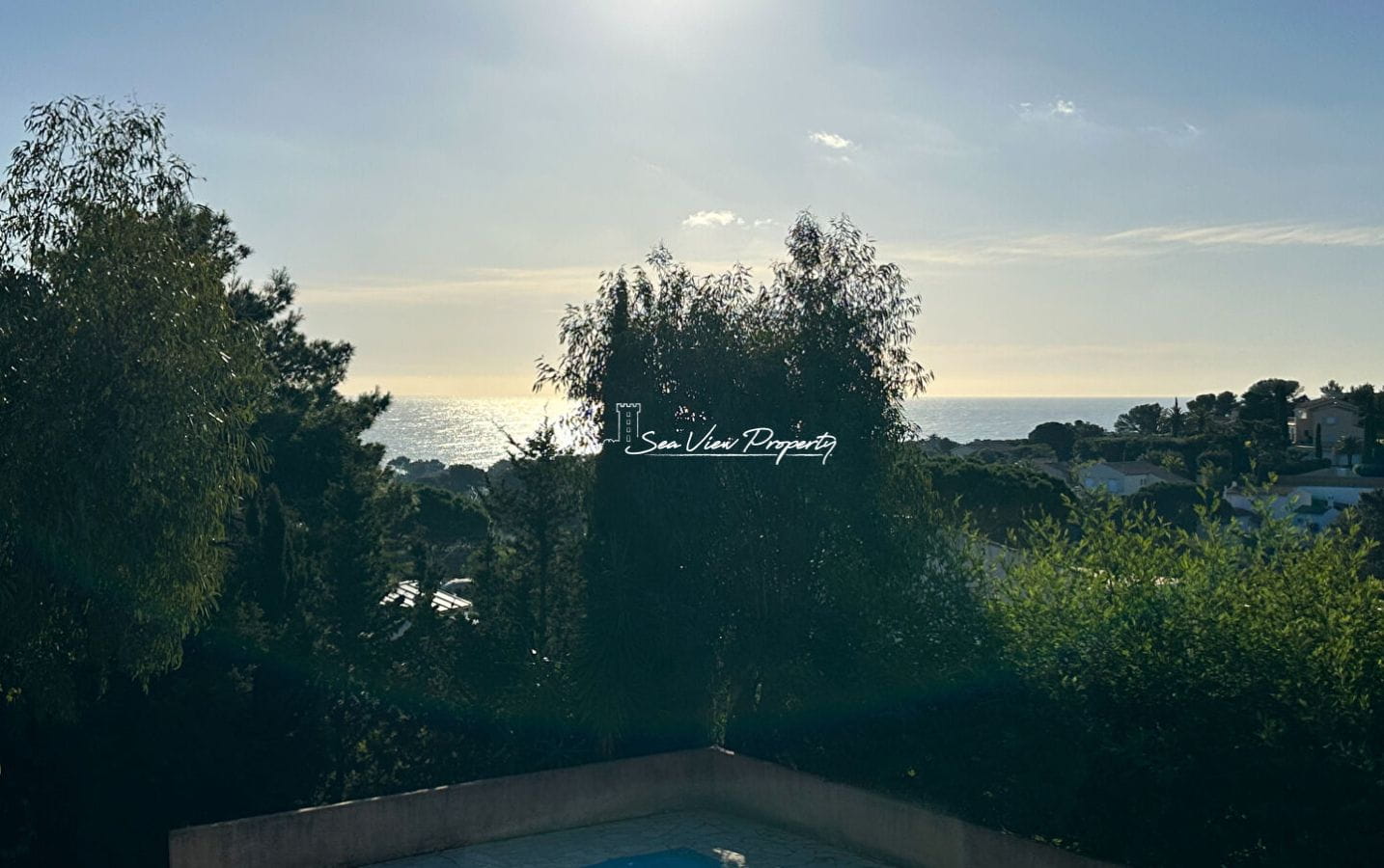 À vendre villa 6 pièces 140 m2 5 chambres piscine garage, a Saint-Aygulf Image 1