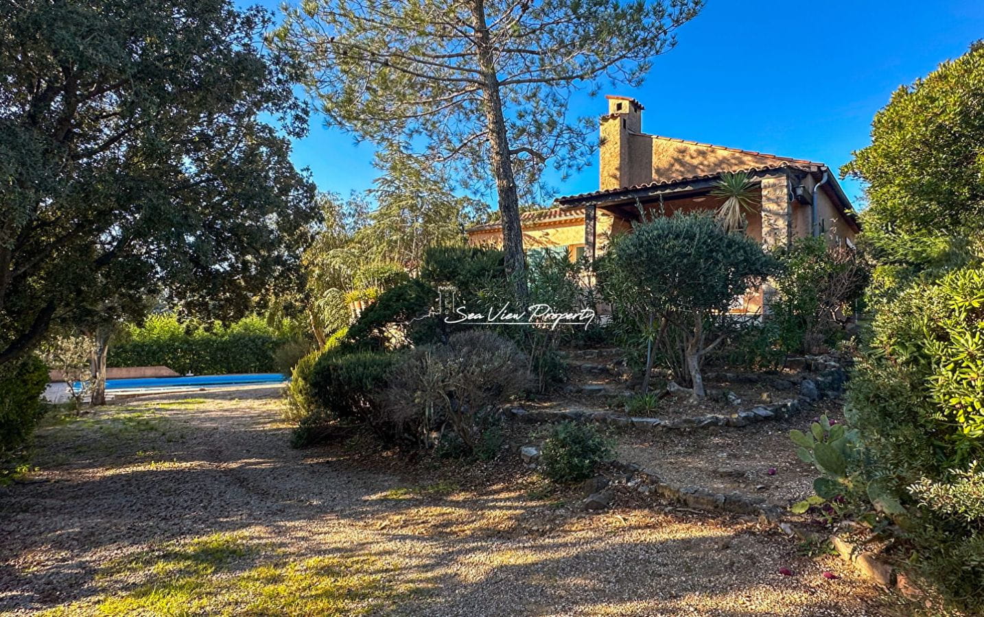 À vendre villa 6 pièces 140 m2 5 chambres piscine garage, a Saint-Aygulf Image 0