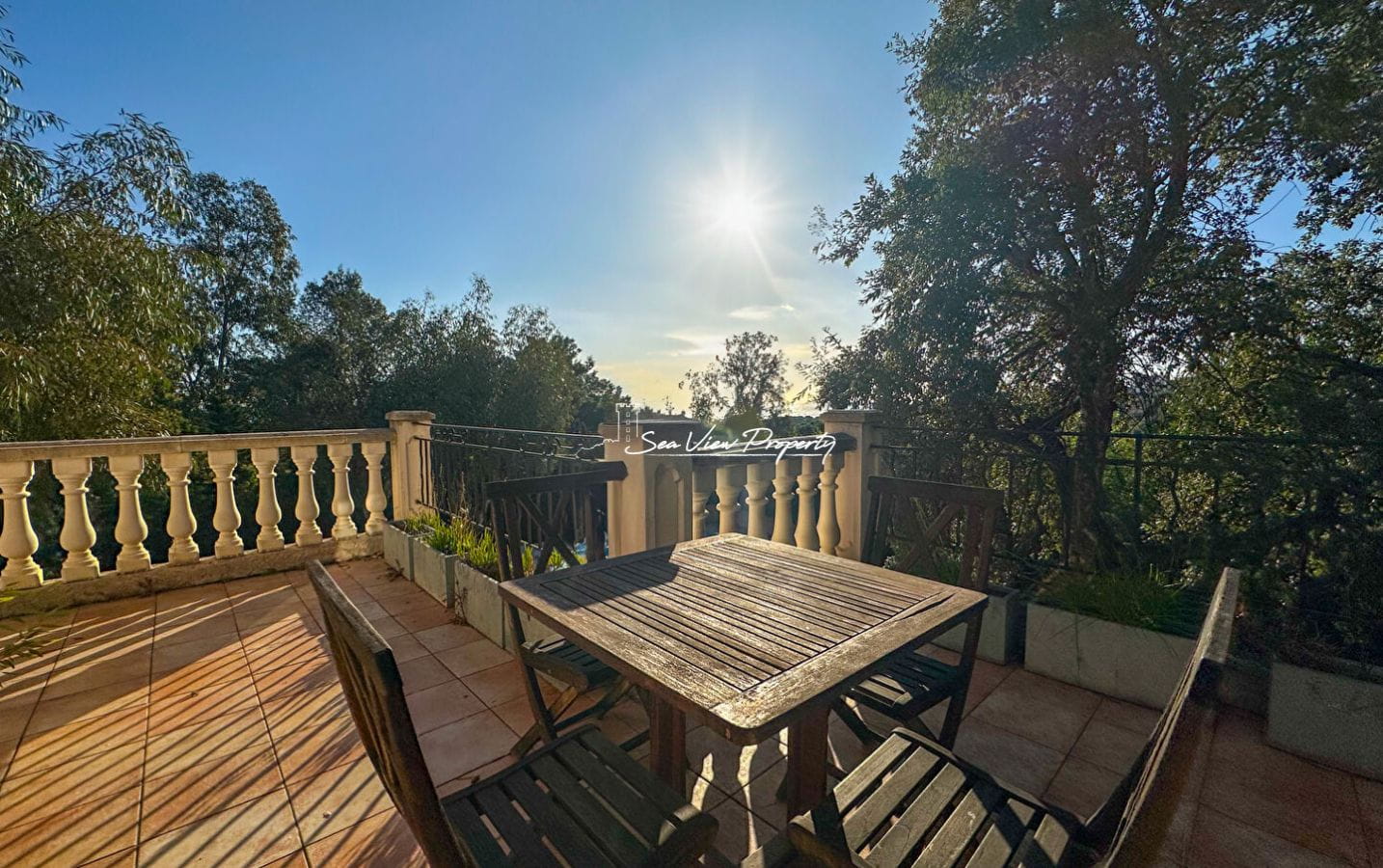 À vendre villa 6 pièces 140 m2 5 chambres piscine garage, a Saint-Aygulf Image 9