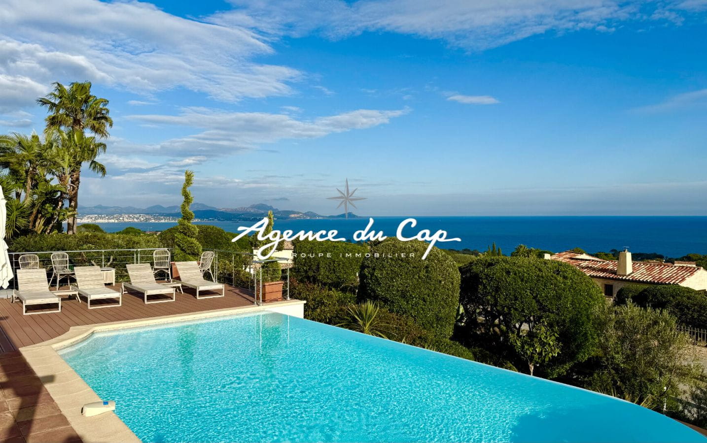 VILLA PROVENCALE AVEC VUE MER  PANORAMIQUE 5 CHAMBRES PISCINE A DEBORDEMENT, AUX ISSAMBRES Image 0