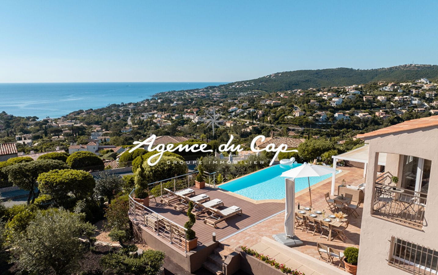 VILLA PROVENCALE AVEC VUE MER  PANORAMIQUE 5 CHAMBRES PISCINE A DEBORDEMENT, AUX ISSAMBRES Image 2