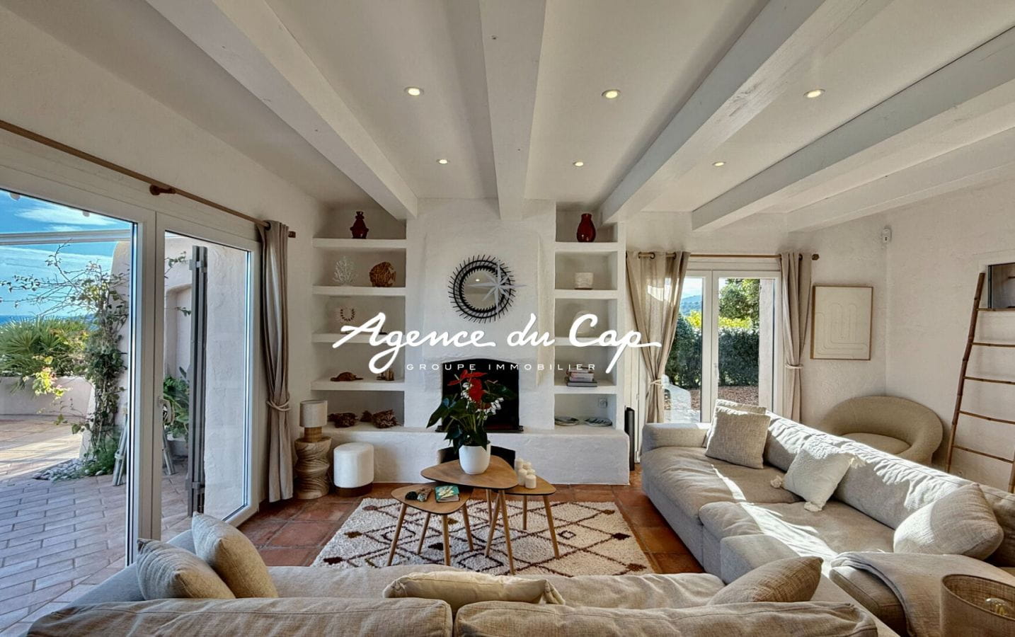 VILLA PROVENCALE AVEC VUE MER  PANORAMIQUE 5 CHAMBRES PISCINE A DEBORDEMENT, AUX ISSAMBRES Image 3