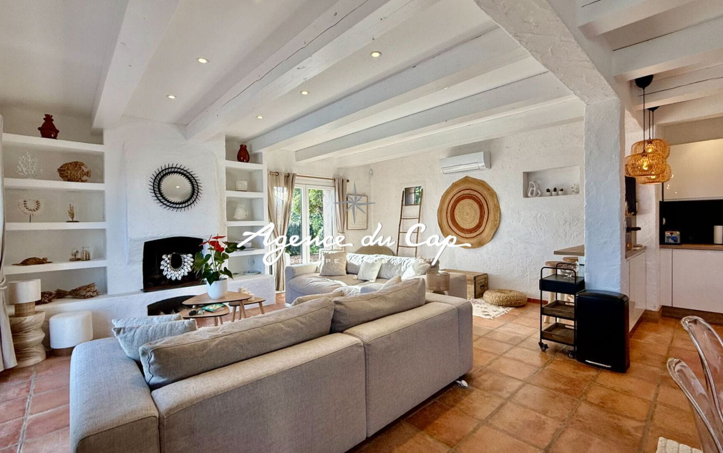 VILLA PROVENCALE AVEC VUE MER  PANORAMIQUE 5 CHAMBRES PISCINE A DEBORDEMENT, AUX ISSAMBRES Image 4